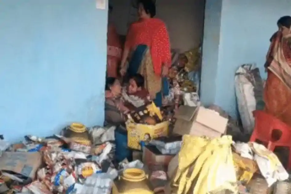 पलामू : सिगरेट नहीं मिलने पर भड़के युवक ने किराना दुकान में लगाई आग, 10 लाख की संपत्ति खाक