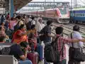 आरा जंक्शन पर तेजस राजधानी व पटना-इंदौर के ठहराव की मांग अबतक अधर में, यात्रियों में बढ़ रहा आक्रोश