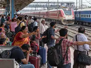 आरा जंक्शन पर तेजस राजधानी व पटना-इंदौर के ठहराव की मांग अबतक अधर में, यात्रियों में बढ़ रहा आक्रोश आरा जंक्शन पर तेजस राजधानी व पटना-इंदौर के ठहराव की मांग अबतक अधर में, यात्रियों में बढ़ रहा आक्रोश