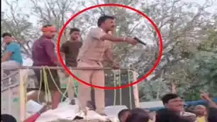 SSP ने मकेर SHO को किया निलंबित, बाढ़ पीड़ितों पर तान दिया था पिस्टल, Video वायरल होने पर की गई कार्रवाई