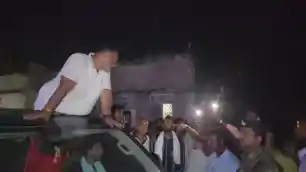 सारण की बाढ़ में सियासत गरम, पप्पू यादव ने सरकार पर साधा निशाना, चुनाव में हेलीकॉप्टर, अभी नेता कहां?