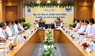 दुग्ध संघ दूध से आगे बढ़ें, फल-सब्जी और खाद्य तेल के कारोबार में भी उतरे : मीनेश शाह