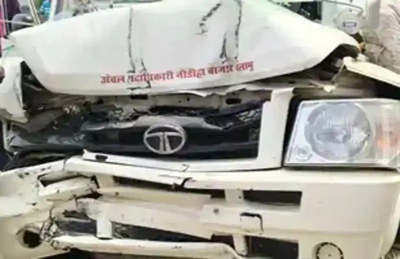 पलामू : भीषण सड़क हादसे में दो सीओ समेत तीन घायल, ट्रेलर की टक्कर से सरकारी वाहन चकनाचूर पलामू : भीषण सड़क हादसे में दो सीओ समेत तीन घायल, ट्रेलर की टक्कर से सरकारी वाहन चकनाचूर