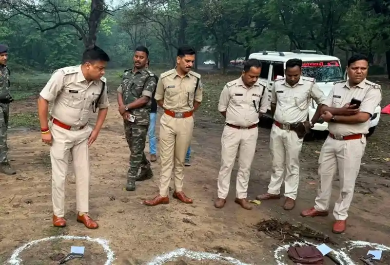 भुरकुंडा : पुलिस-गैंगस्टर मुठभेड़ में राहुल दुबे गिरोह का सदस्य घायल, हथियार के साथ अपराधी गिरफ्तार भुरकुंडा : पुलिस-गैंगस्टर मुठभेड़ में राहुल दुबे गिरोह का सदस्य घायल, हथियार के साथ अपराधी गिरफ्तार