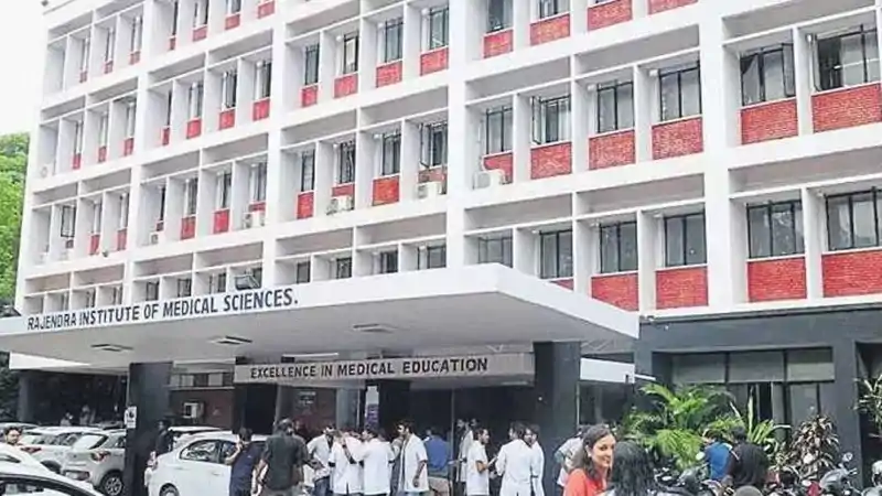 रिम्स की पहल से बदलेगी तस्वीर, अब सभी स्कूलों के मेधावी छात्रों को मिलेगी मुफ्त NEET कोचिंग रिम्स की पहल से बदलेगी तस्वीर, अब सभी स्कूलों के मेधावी छात्रों को मिलेगी मुफ्त NEET कोचिंग
