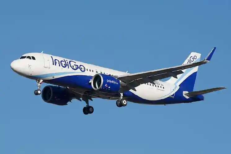 Indigo crisis के बीच अन्य एयरलाइंस ने भी बढ़ाया किराया, यात्रियों में भारी नाराज़गी