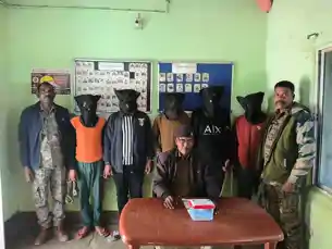 सुराभूरा जंगल में चल रहा था साइबर ठगी का खेल, देवघर पुलिस ने पांच आरोपियों को दबोचा