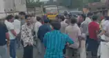 फैक्ट्री में घायल कर्मी की इलाज के दौरान मौत, आक्रोशित लोगों ने लगाया जाम