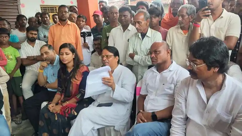 कांग्रेस प्रदेश प्रभारी के. राजू से मिले ग्रामीण, लगाई अपनी गुहार 