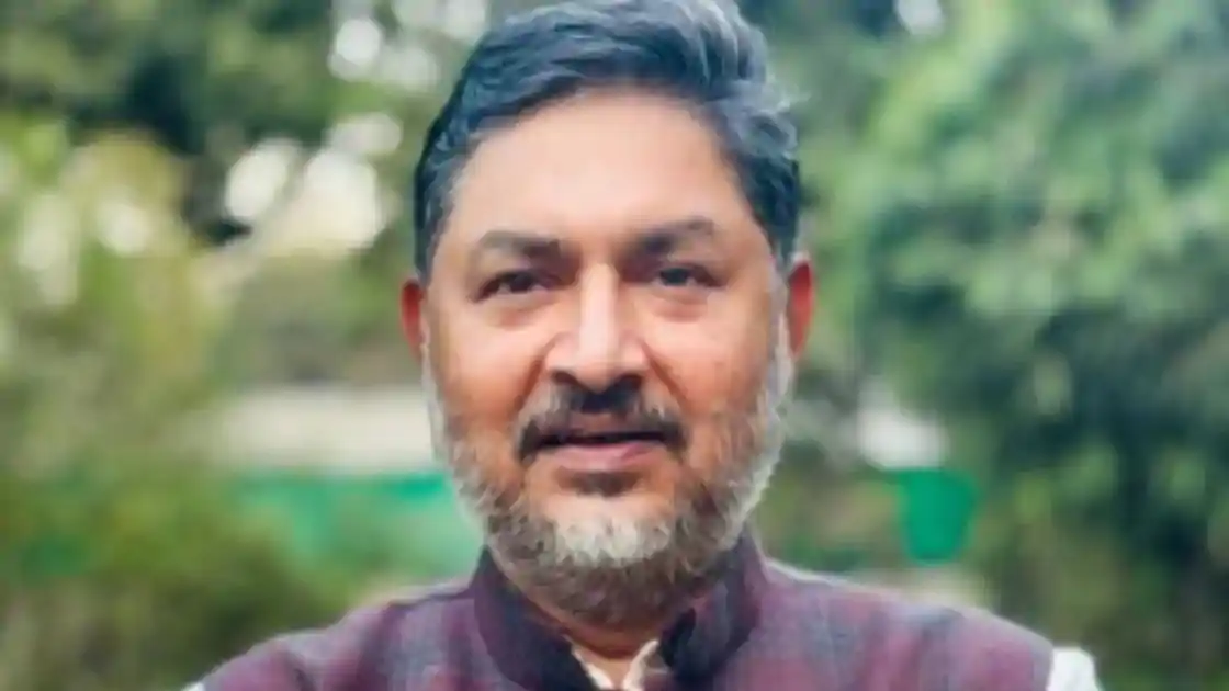 झारखंड राज्यसभा चुनाव: कांग्रेस उम्मीदवार प्रणव झा ने ख़रीदा नामांकन पर्चा 