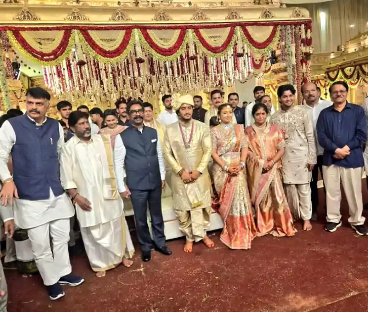 तेलंगाना के डिप्टी CM के बेटे की शादी में पहुंचे CM हेमंत, नवदंपती को दिया आशीर्वाद