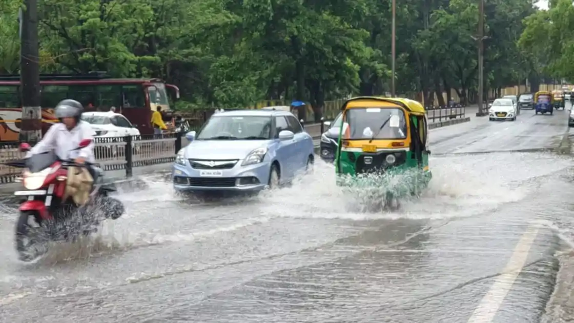 झारखंड में मौसम ने ली करवट, तेज़ बारिश से 5 डिग्री तक गिरा पारा, 10 मई तक अलर्ट जारी