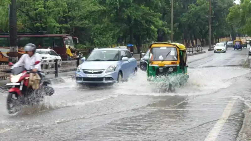 झारखंड में मौसम ने ली करवट, तेज़ बारिश से 5 डिग्री तक गिरा पारा, 10 मई तक अलर्ट जारी