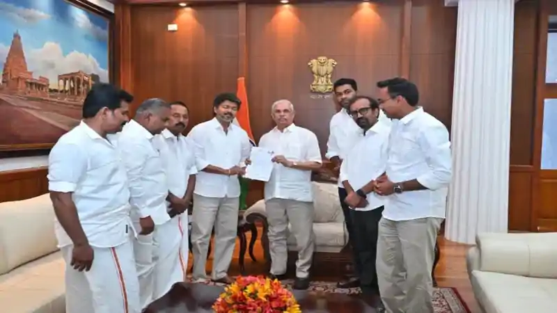 TVK चीफ विजय कल सुबह लेंगे CM पद की शपथ, राजभवन पहुंचकर सरकार बनाने का दावा पेश किया 