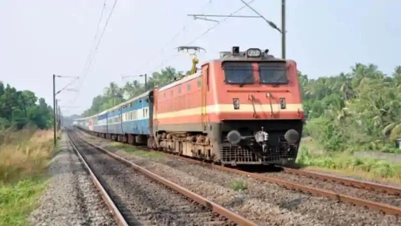 रांची रेल मंडल का बड़ा कदम! यात्रियों की सुरक्षा बढ़ाने के लिए ट्रेनों में डिजिटल निगरानी सिस्टम लागू रांची रेल मंडल का बड़ा कदम! यात्रियों की सुरक्षा बढ़ाने के लिए ट्रेनों में डिजिटल निगरानी सिस्टम लागू