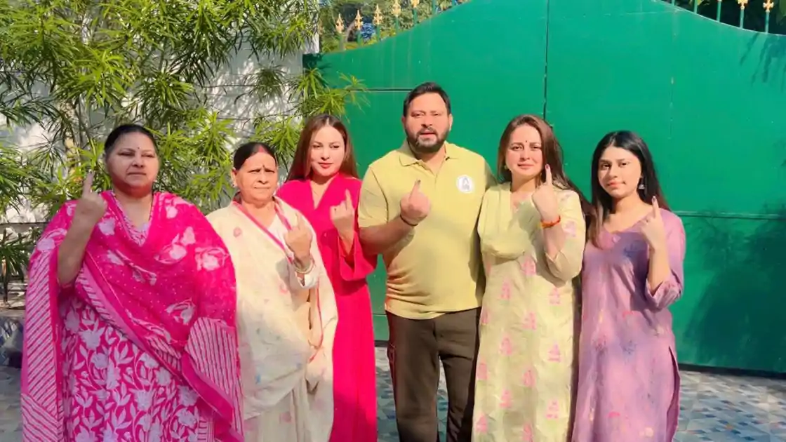 लालू परिवार ने डाला वोट, राबड़ी देवी की जागी ममता,कहा - तेजप्रताप भी अपने पैरों पर खड़ा हो रहा