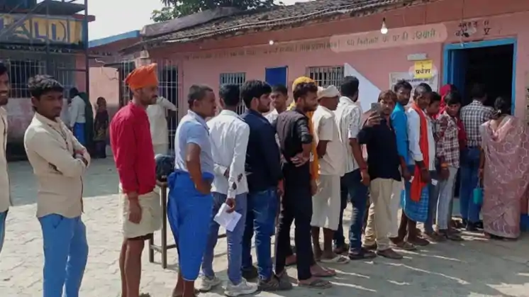 लखीसराय-बेगूसराय सबसे आगे, पटना में सबसे कम मतदान, अब तक 27.65 फीसदी हुई वोटिंग