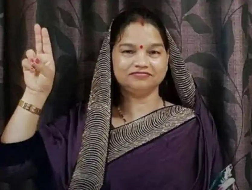 वीणा देवी बोलीं- घर से निकले और वोट करें, किसी से डरें नहीं: शहाबुद्दीन की मां ने मतदान किया