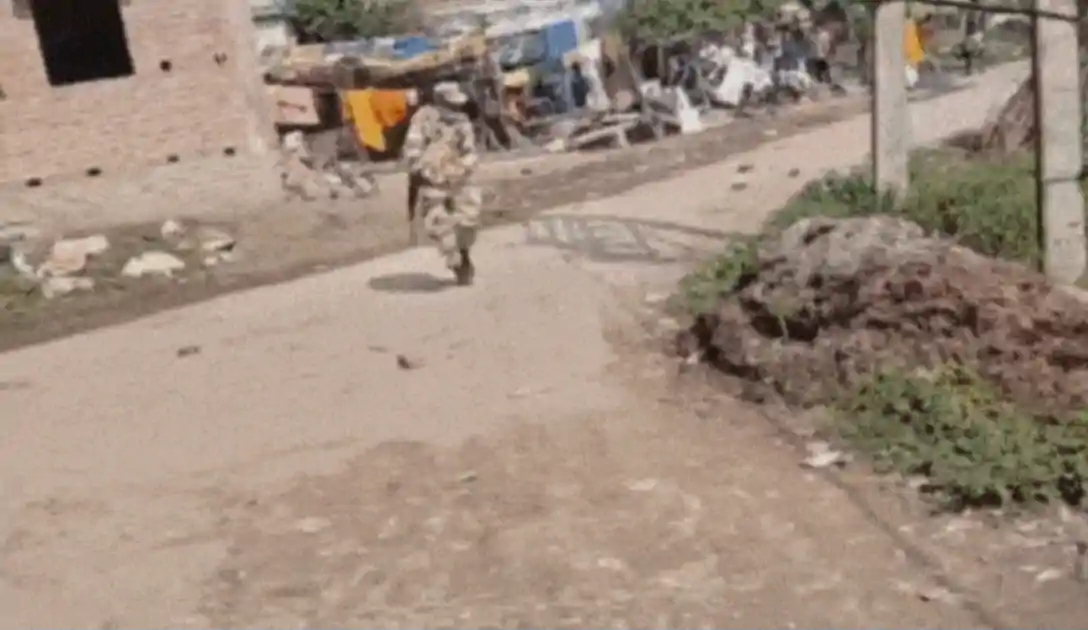 वैशाली में RJD समर्थकों ने CAPF जवानों पर फेंके पत्थर, जमकर हुआ हंगामा 