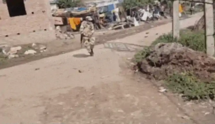 वैशाली में RJD समर्थकों ने CAPF जवानों पर फेंके पत्थर, जमकर हुआ हंगामा 