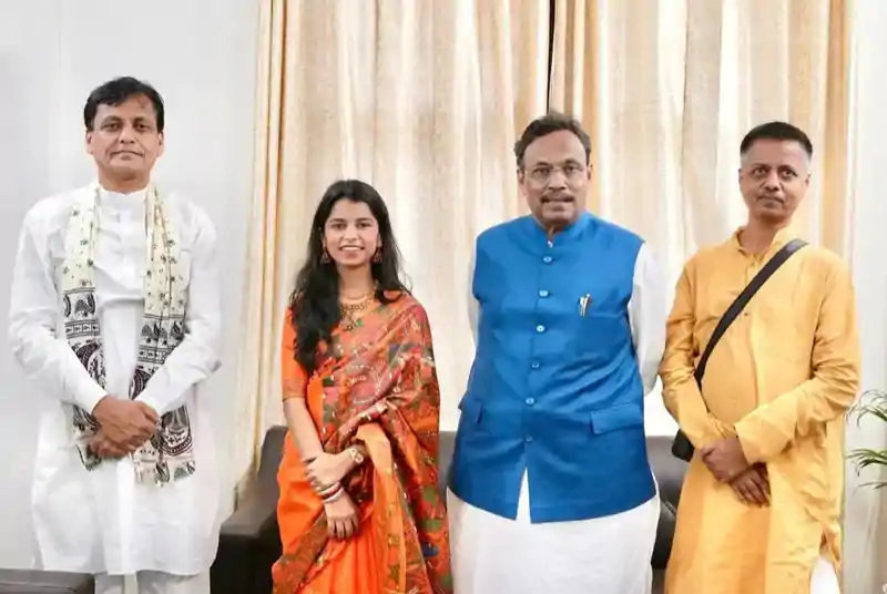 BJP में शामिल होंगी लोक गायिका मैथिली ठाकुर, विनोद तावड़े, नित्यानंद राय से मिलीं गायिका Mathili Thakur