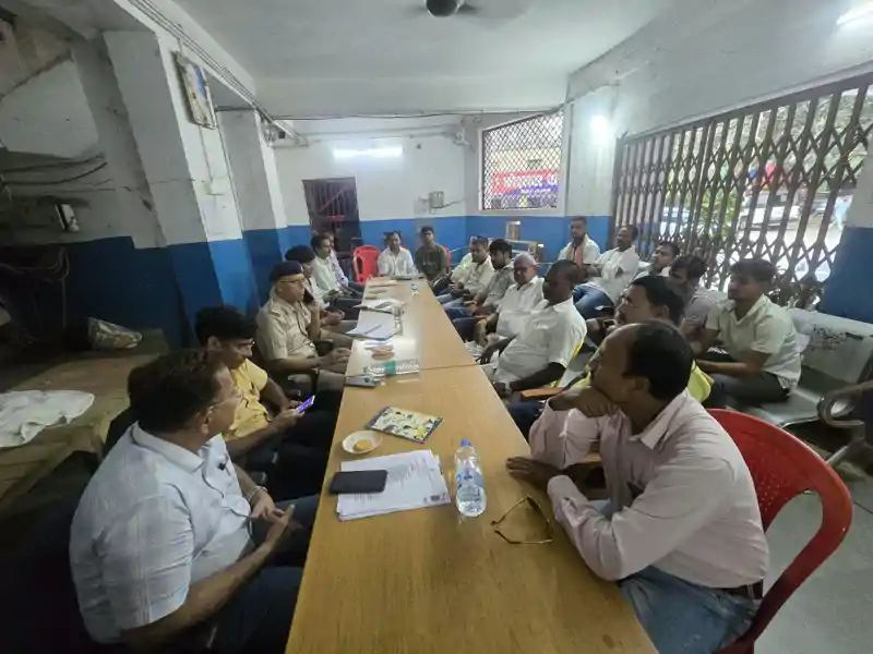 दुर्गापूजा को लेकर शांति समिति की बैठक, हुड़दंगियों पर रहेगी पुलिस की नजर दुर्गापूजा को लेकर शांति समिति की बैठक, हुड़दंगियों पर रहेगी पुलिस की नजर