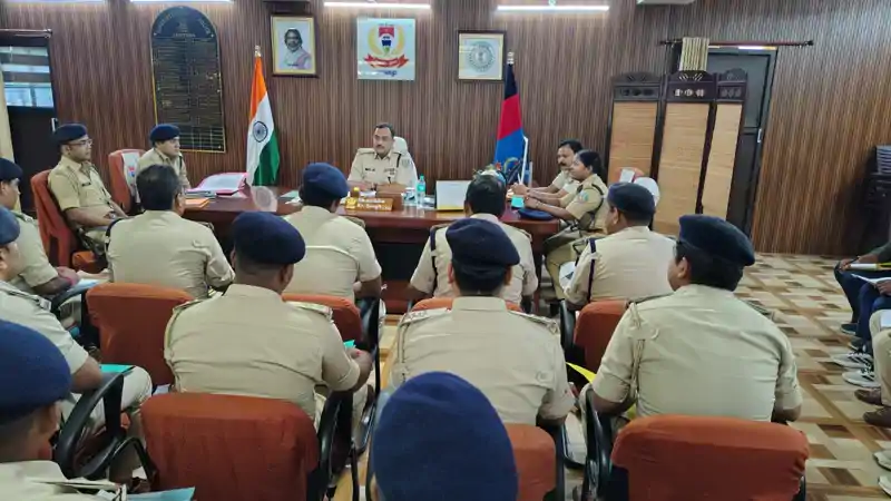 एसपी ने की मासिक अपराध गोष्ठी, 226 वारंट का निष्पादन, 34 वांछित अपराधी भेजे गए जेल एसपी ने की मासिक अपराध गोष्ठी, 226 वारंट का निष्पादन, 34 वांछित अपराधी भेजे गए जेल