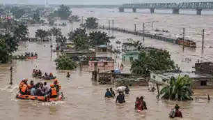 बाढ़ से त्राहिमाम, गंगा का बढ़ता जलस्तर, बिहार के कई जिलों में अलर्ट, कई ट्रेनें रद्द