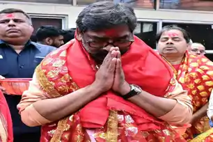 असम दौरे पर CM हेमंत सोरेन ने किये मां कामाख्या के दर्शन, कहा-सबका कल्याण हो 