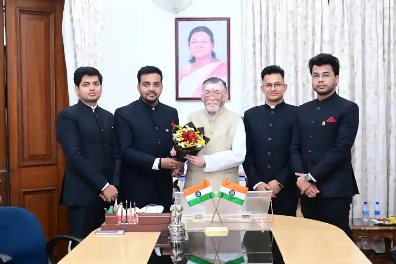 राज्यपाल संतोष गंगवार ने IAS प्रशिक्षुओं से की मुलाकात, जनहित को प्राथमिकता देने की दी सीख राज्यपाल संतोष गंगवार ने IAS प्रशिक्षुओं से की मुलाकात, जनहित को प्राथमिकता देने की दी सीख