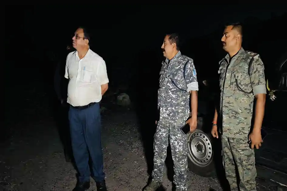 गिरिडीह में अवैध कोयला खनन पर शिकंजा, रातभर चली कार्रवाई में दर्जन भर वाहन जब्त