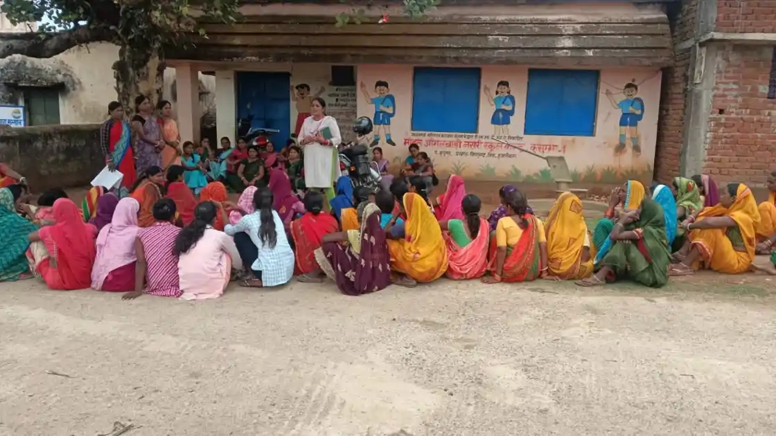 हजारीबाग में कुप्रथाओं के खिलाफ एकजुट हुए लोग, कुसुम्भा गांव में निकली जागरूकता रैली