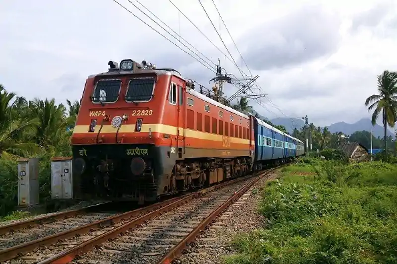 भीड़ कम करने के लिए रेलवे का बड़ा फैसला, धनबाद रूट से कई स्पेशल ट्रेनें शुरू भीड़ कम करने के लिए रेलवे का बड़ा फैसला, धनबाद रूट से कई स्पेशल ट्रेनें शुरू