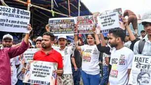 SDM से मुलाकात के बाद छात्रों ने बदली रणनीति, शाम 5 बजे तक तय होगा नया प्रतिनिधिमंडल  