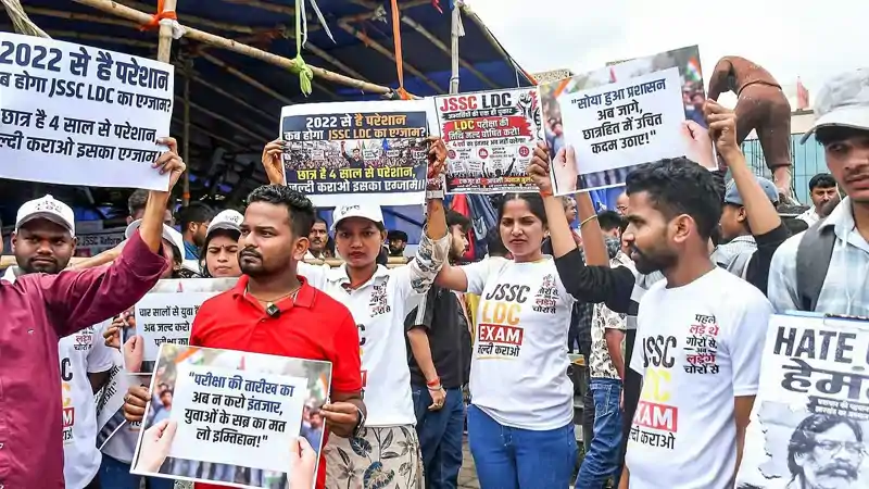  SDM से मुलाकात के बाद छात्रों ने बदली रणनीति, शाम 5 बजे तक तय होगा नया प्रतिनिधिमंडल  