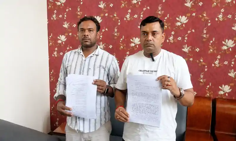 वार्ड 11 के पार्षद बदरी रविदास पर घिरा विवाद, पूर्व प्रत्याशी ने सदस्यता समाप्त करने की उठाई मांग