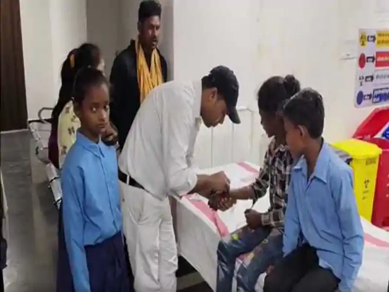 मधेपुरा में मिड-डे मील से हड़कंप: छिपकली वाली थाली परोसे जाने से 70 बच्चे पड़े बीमार मधेपुरा में मिड-डे मील से हड़कंप
