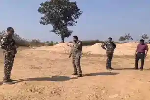 गिरिडीह : अवैध बालू तस्करी पर प्रशासन का प्रहार, बालू लदे आठ ट्रैक्टर ज़ब्त 