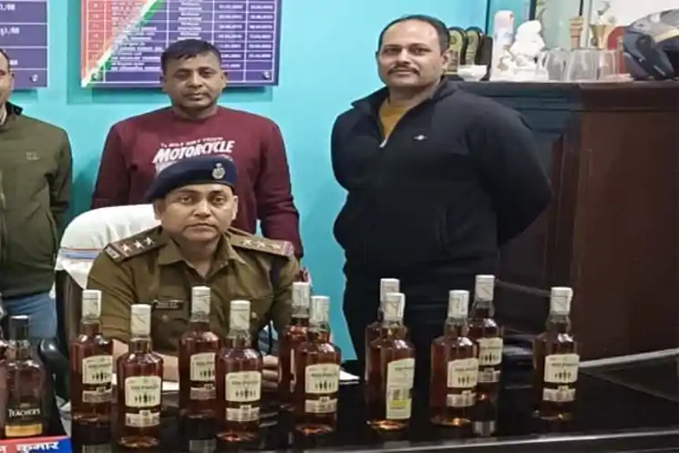 हटिया स्टेशन पर RPF की बड़ी कार्रवाई, 25 बोतल अवैध श*राब के साथ दो तस्कर गिरफ्तार