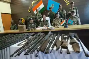 पुलिस-CRPF को मिली बड़ी सफलता, पारसनाथ पहाड़ी में नक्सलियों का हथियार डंप ध्वस्त