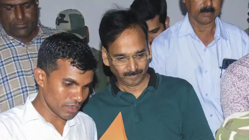 ACB जांच में निलंबित IAS विनय चौबे का कथित मनी नेटवर्क उजागर, रांची की महंगी संपत्तियां भी रडार पर