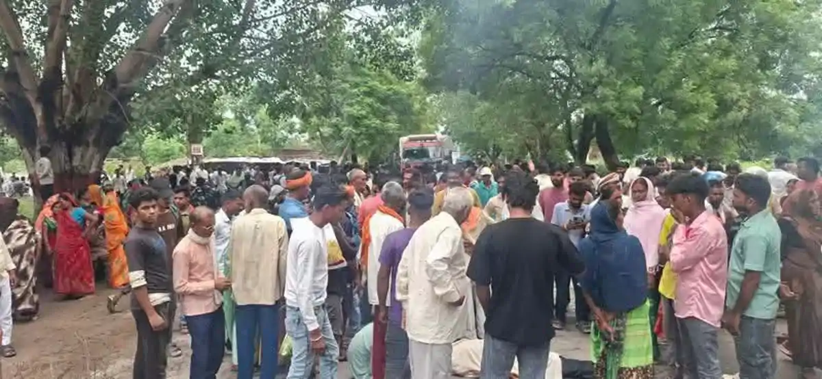 रफ्तार का दिखा कहर, पिकअप, ऑटो में टक्कर, एक की मौत, कई घायल