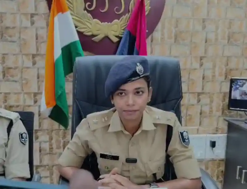 एक होटल, एक कमरा और कमरे में दो महिलाएं और आठ लडके, सब हुए गिरफ्तार, पुलिस पडताल में जुटी
