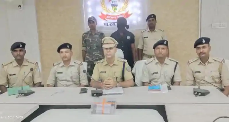 अवैध हथियार के साथ शातिर गिरफ्तार, दर्ज हैं कई मामले अवैध हथियार के साथ शातिर गिरफ्तार, दर्ज हैं कई मामले