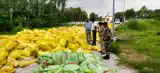 नेपाल बॉर्डर पर उर्वरक माफिया पर बड़ा प्रहार, हजारों बोरी खाद जब्त, SSB समेत तीन टीम का छापा 