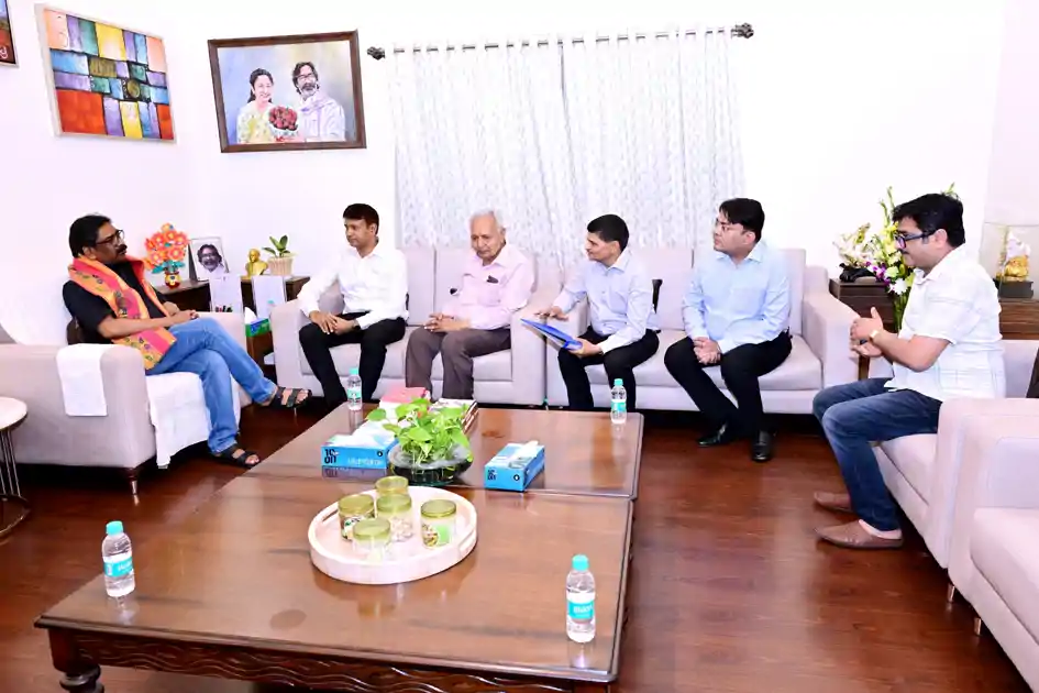 जैन समाज के प्रतिनिधियों ने मुख्यमंत्री हेमंत सोरेन को दिया पंचकल्याणक महोत्सव का निमंत्रण