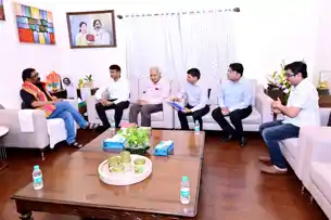 जैन समाज के प्रतिनिधियों ने मुख्यमंत्री हेमंत सोरेन को दिया पंचकल्याणक महोत्सव का निमंत्रण