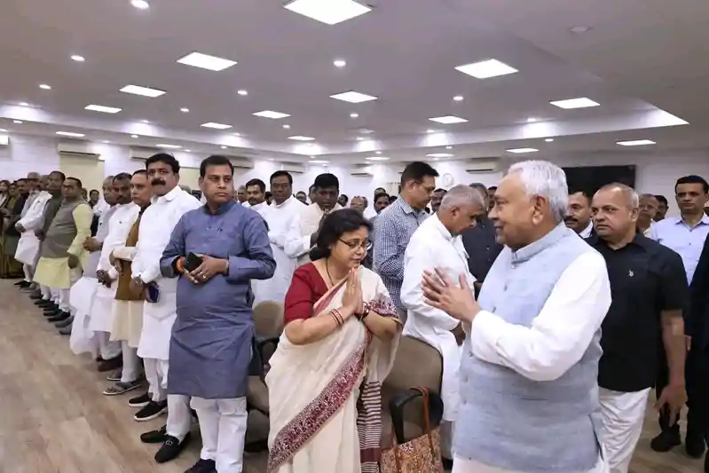 भूमिका बदलने की बात कहकर भावुक विधायकों को नीतीश ने संभाला, बोले—सब कुछ पहले जैसा रहेगा Nitish Kumar