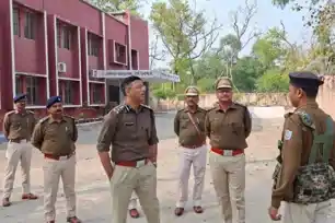 बंशीधर नगर पहुंचे पलामू रेंज के DIG किशोर कौशल, कानून-व्यवस्था और सुरक्षा इंतजामों का लिया जायज़ा 