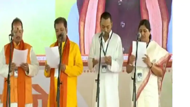 सम्राट कैबिनेट विस्तार: नीतीश कुमार के बेटे निशांत पहली बार बने मंत्री, 32 मंत्रियों ने ली शपथ, देखें पूरी लिस्ट सम्राट कैबिनेट विस्तार: नीतीश कुमार के बेटे निशांत पहली बार बने मंत्री, 32 मंत्रियों ने ली शपथ, देखें पूरी लिस्ट